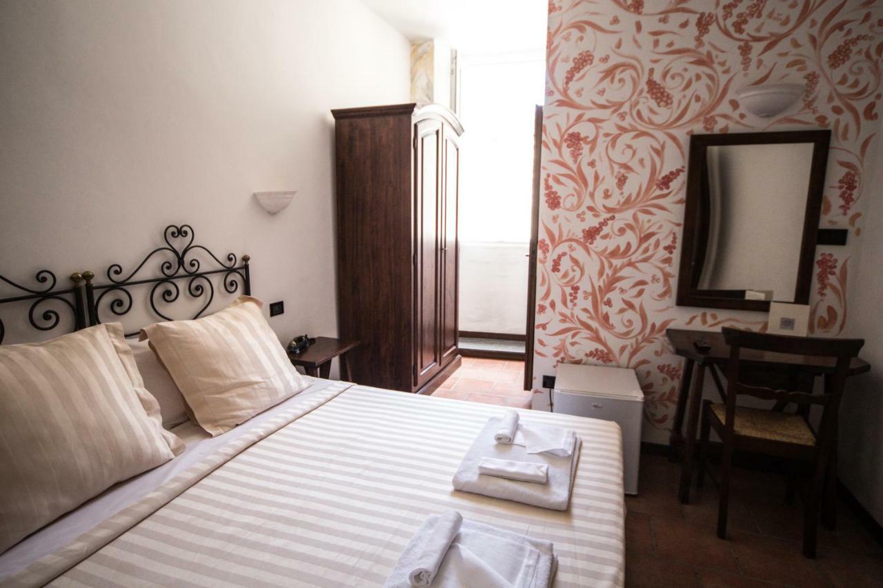 Hotel Porta Marmorea Gubbio Exterior photo