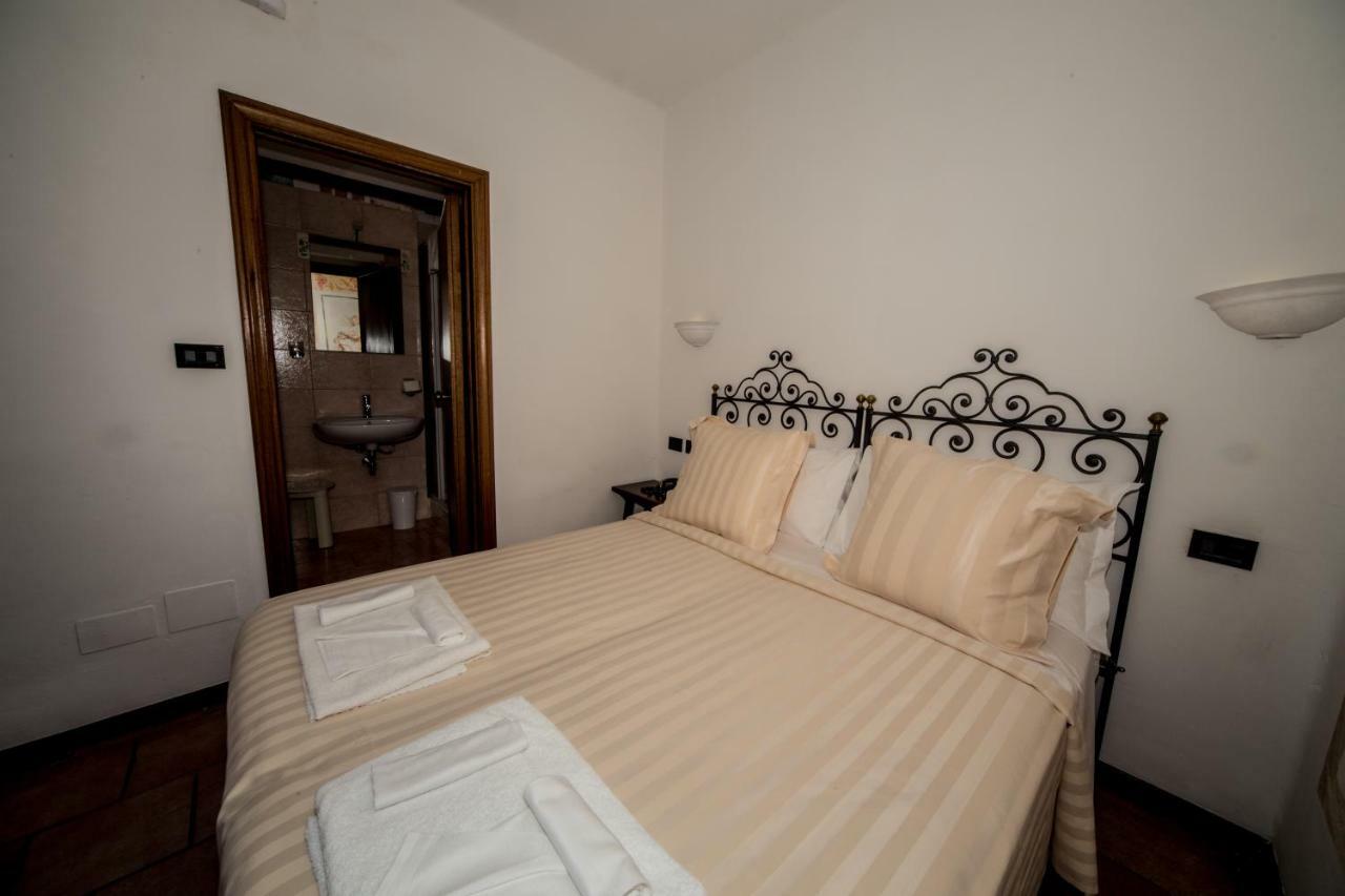 Hotel Porta Marmorea Gubbio Exterior photo