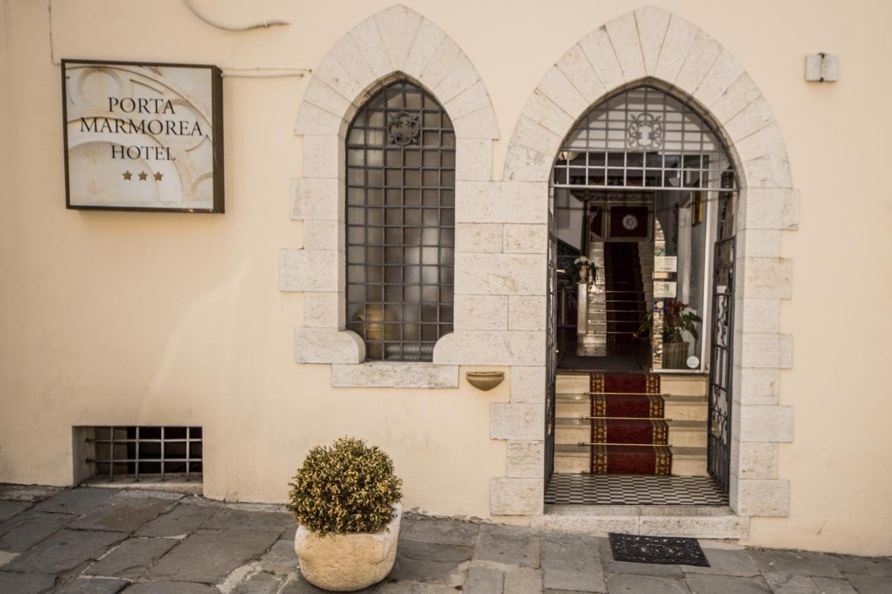 Hotel Porta Marmorea Gubbio Exterior photo